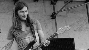 Click image for larger version  Name:	David-Dave-Gilmour-perfoms-Pink-Floyd-1970.webp Views:	0 Size:	9.6 KB ID:	374552